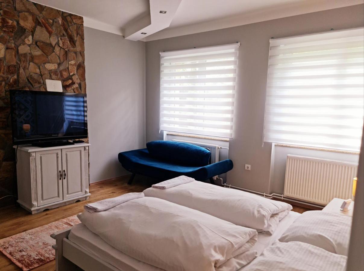 Huerrem Apartman Eger Exterior foto